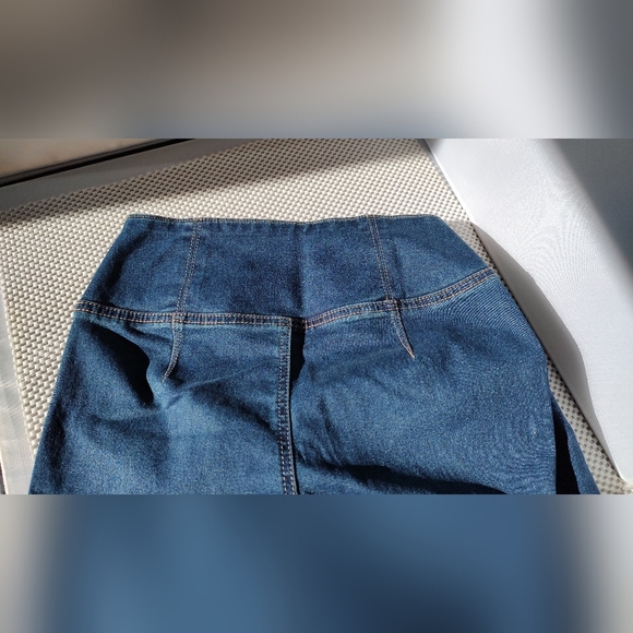 Juniors Crossover Pull On Flare Jeggings Stretch High Rise Jeans Dark Wash Denim - Picture 3 of 3